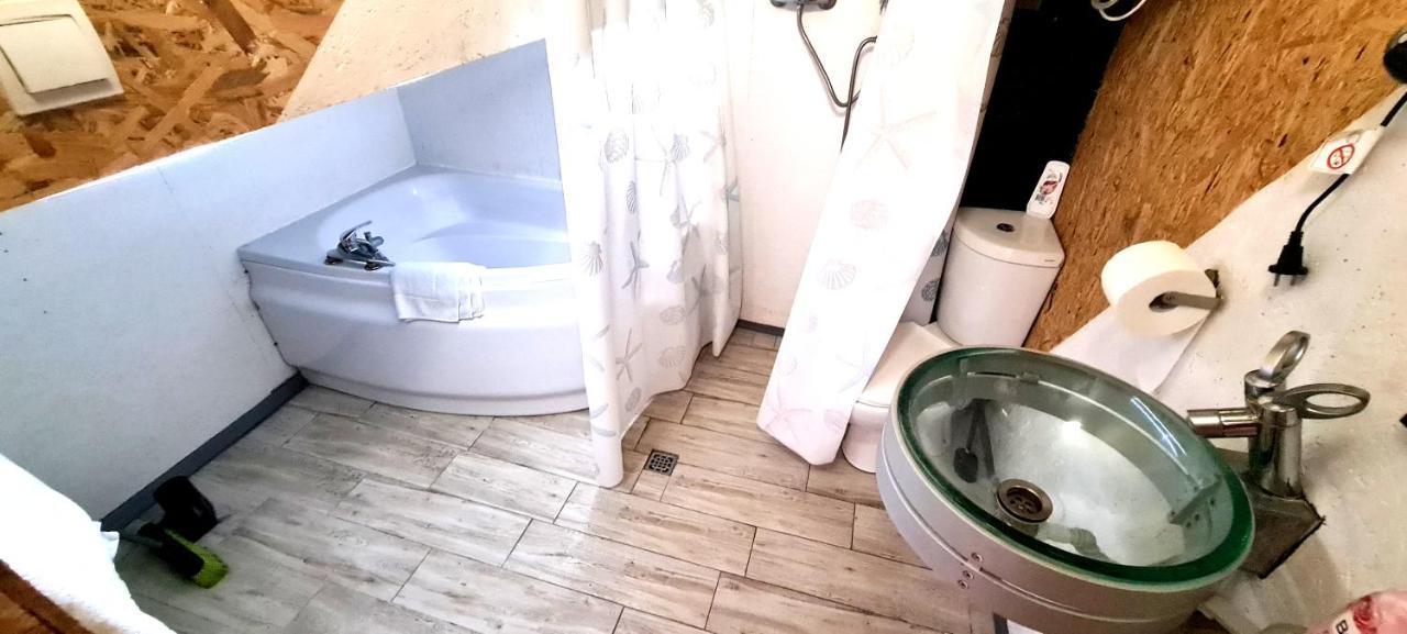 Sub Hel. Budzetowe Pokoje W Domu Z Basenem. Wokol Domu Tylko Natura. Balkon Zbyteczny. Εξωτερικό φωτογραφία